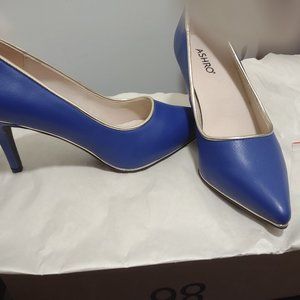 New Ashro blue with gold t size 85 pointy toe pump with extra heel taps included